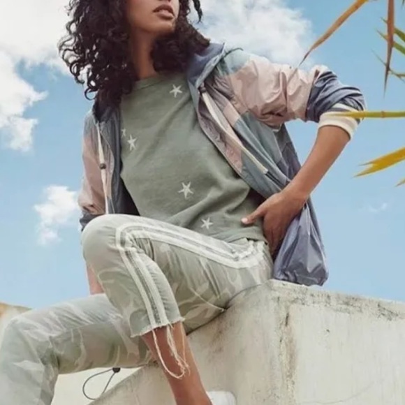 MOTHER The Shaker Chop Crop Fray Pant in Desert Print - Picture 5 of 12